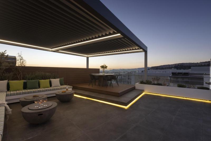 NEW STUNNING PENTHOUSE W/SPECTACULAR VISTAS! — отель в Афины, Греция