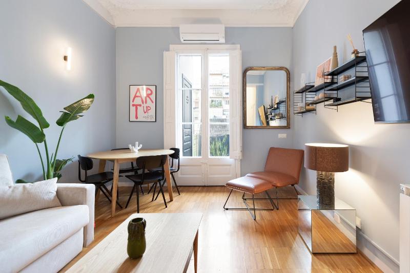 Senor Urgell Apartment by Olala Homes — отель с удобным расположением в Барселоне
