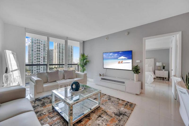 Modern 1 Bed ICON Brickell with Amazing Views — забронировать отель в Майами