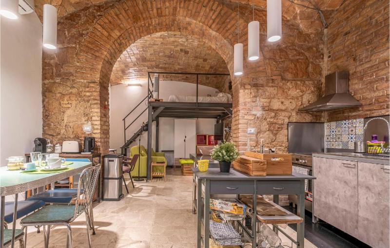 1 Bedroom Lovely Apartment In Roma — отель с удобным расположением в Риме