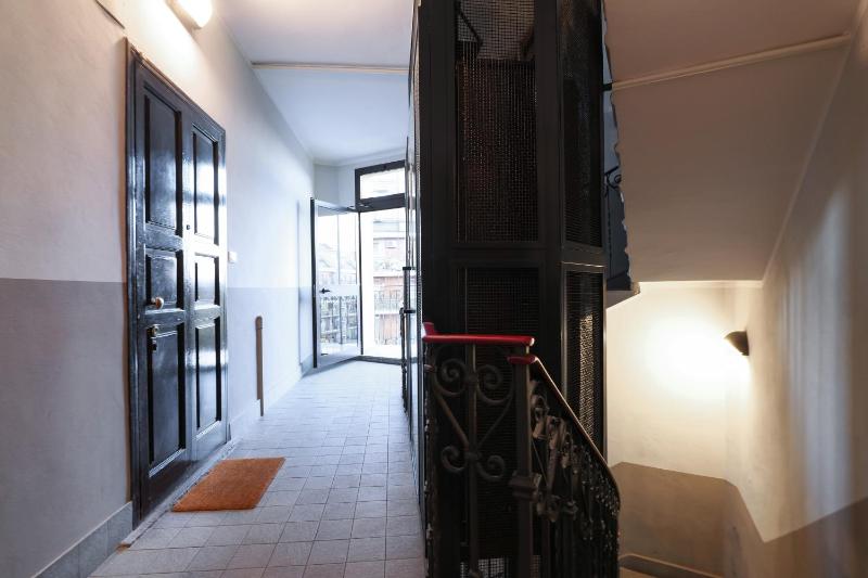 Contempora Apartments - Marcantonio dal Re 40 — забронировать отель в Милане