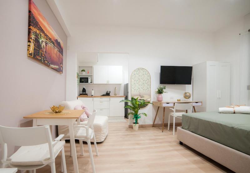 Michelangelo 80 Apartment — отель с удобным расположением в Неаполе