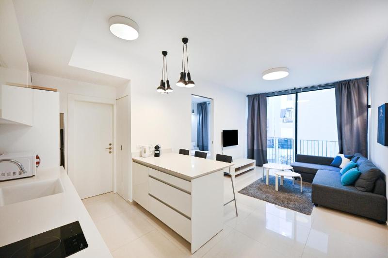 Цены на Bright 1-BR for 4-PPL in Allenby St by HolyGuest в Тель-Авиве