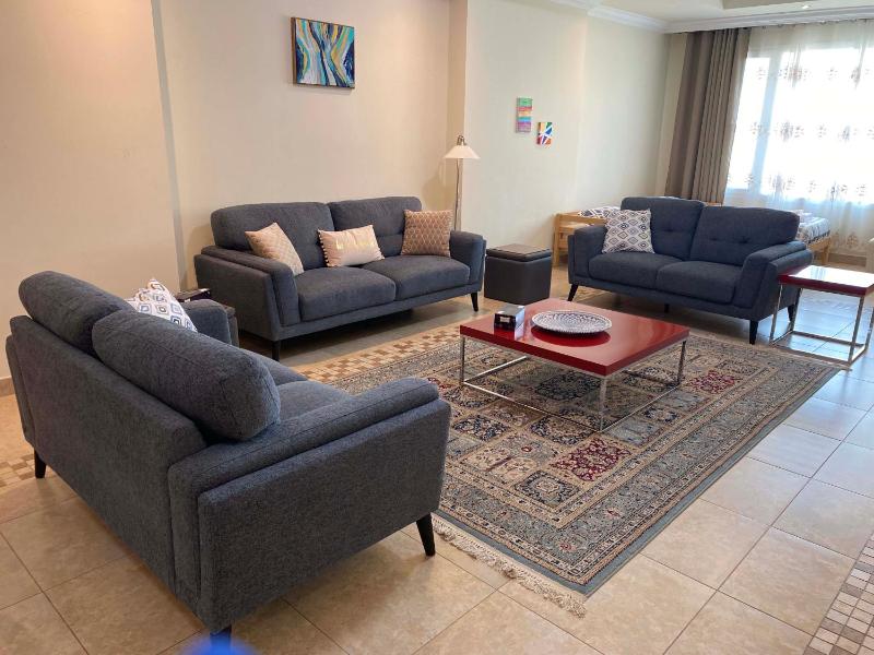 Fully furnished 1 bed room apartment in The Pearl — отель с удобным расположением в дохе