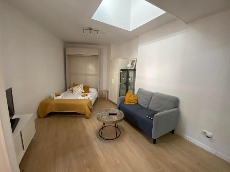 Bonito Estudio con terraza — отель в Мадриде, Испания