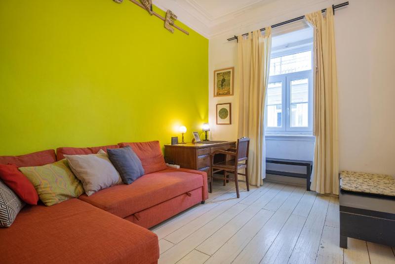 Цены на 3BDR Mouraria Apartment by LovelyStay в Лиссабоне