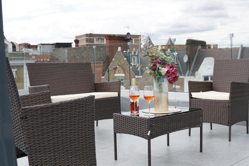 Homely - Central London Camden Penthouse Apartment — отель с удобным расположением в Лондоне