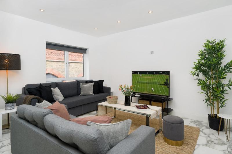 Oxford Street 2 Bedr, 3 Beds, 2,5 Bath, 2 min subway — отель с удобным расположением в Лондоне