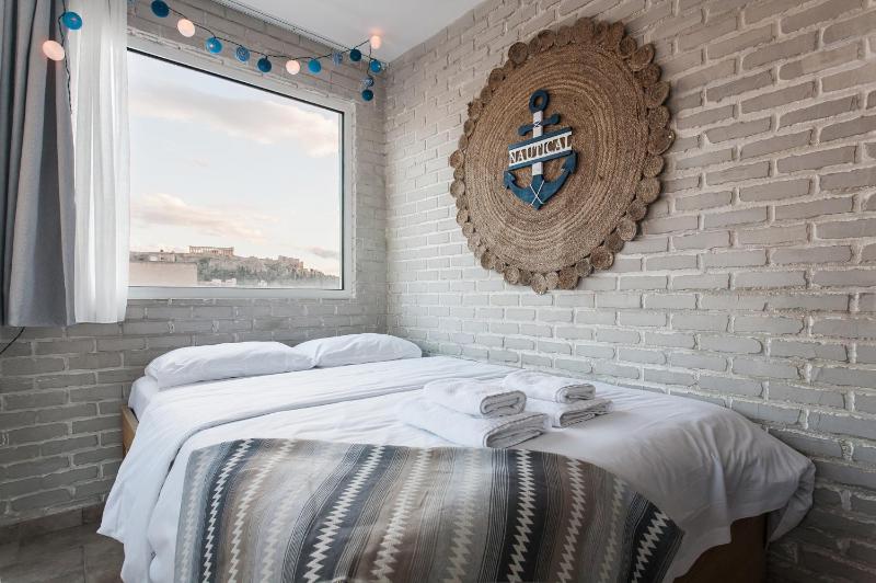 Wake up with Acropolis view! — отзывы гостей и цены