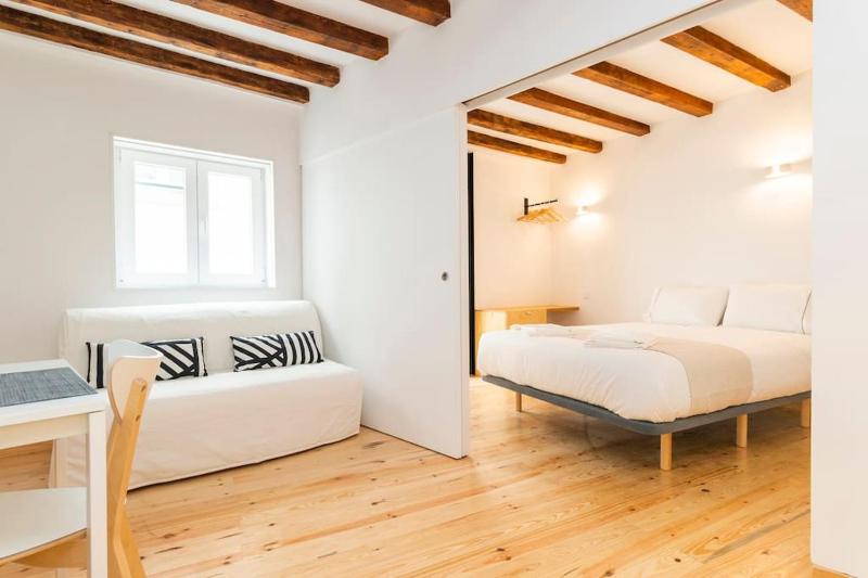1E Brand new apartment right in the heart of Alfama — отель в Лиссабоне, Португалия