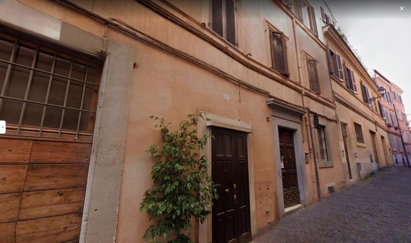Entire Building with 4 Apartments near the Colosseum — отель с удобствами в Риме