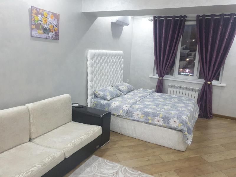 Arbat, centr, teplye uutnye apartamenty v novom ZK — забронировать отель в Алматы