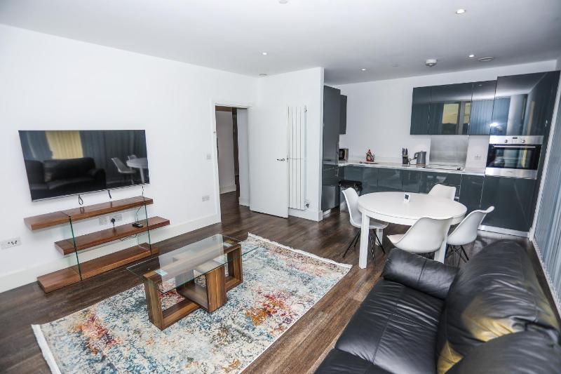 LUXURY 2 BED WOOLWICH ARSENAL Apartment — отель с удобным расположением в Лондоне
