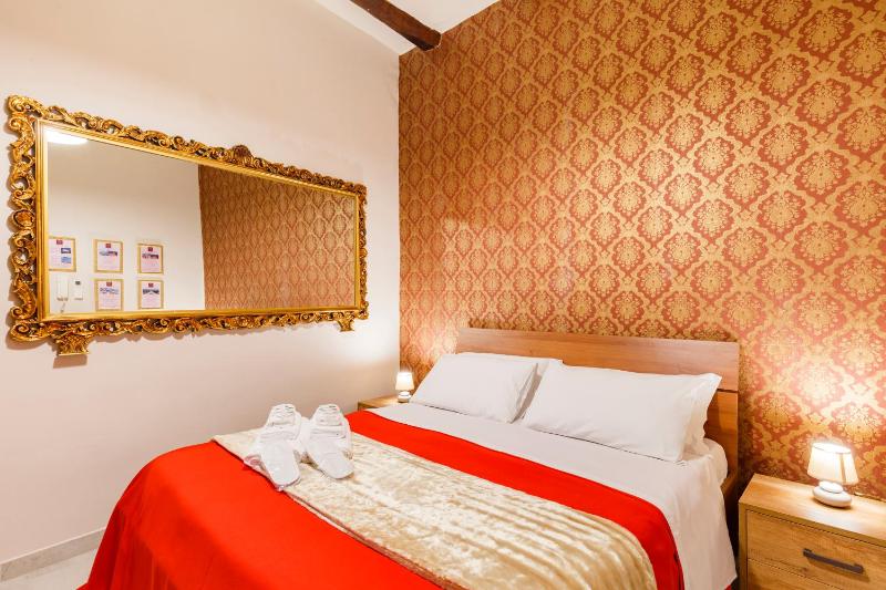 Spinacorona Room — отель с удобным расположением в Неаполе