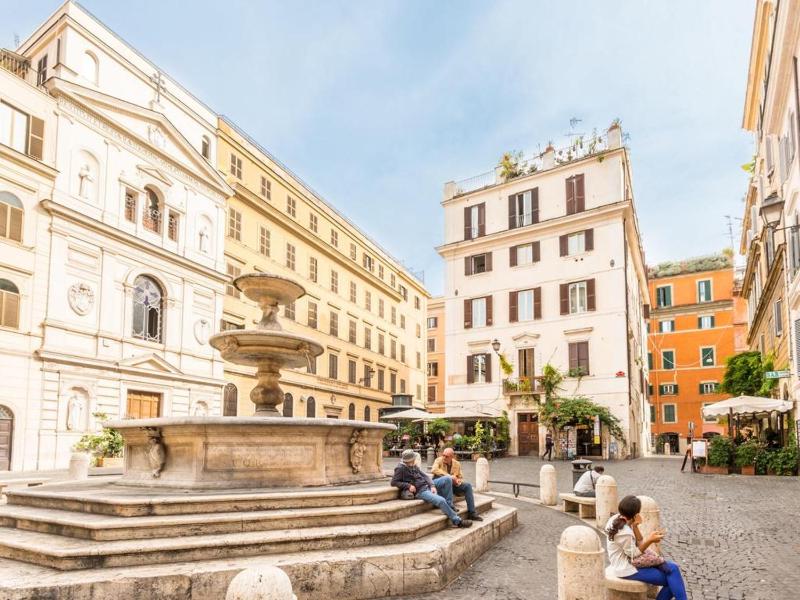 Colosseum apartment — забронировать отель в Риме