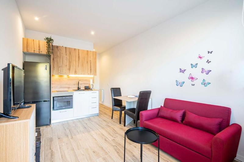Agradable apartamento a pie de calle-30 Min de SOL — забронировать отель в Мадриде