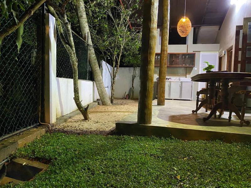 Цены на Jungle And Feild View Private Villa в Хиккадува
