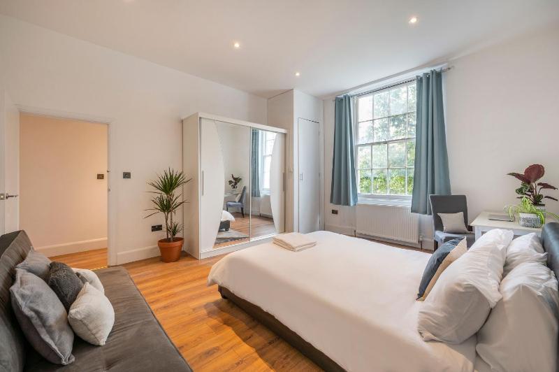 Spacious Two Bedroom by London Zoo — отель с удобным расположением в Лондоне