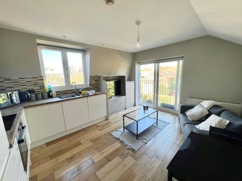 Lovely two bed flat — комфортный отель в Лондоне