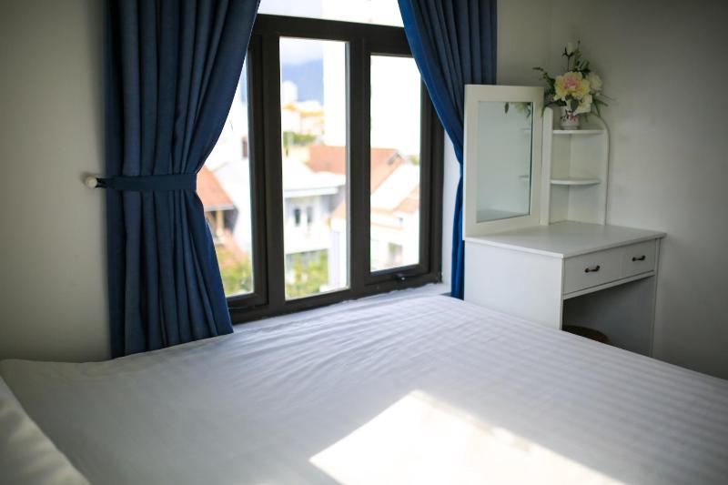 POOL Seaview - 4B - Blue Sea - Balcony - Bathtub — отель в Дананге, Вьетнам