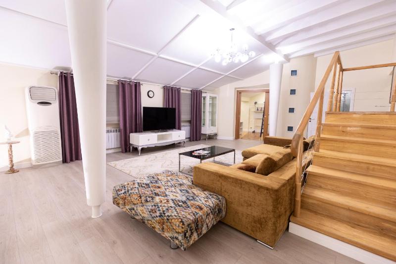 Apartamenty pri Otele v centre goroda. — забронировать отель в Актобе