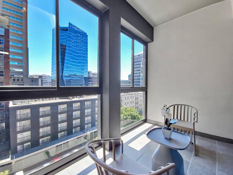 Unique, spacious unit in heart of city-wifi-pool — отзывы гостей и цены