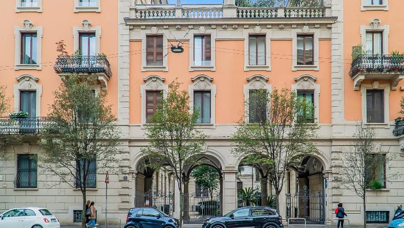 Sant'Ambrogio Suite Apartment — отель с удобным расположением в Милане