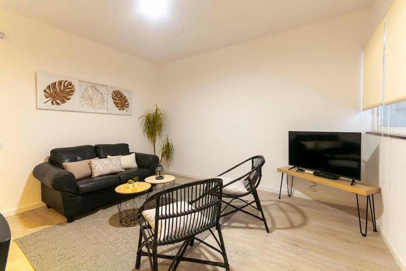 Цены на Modern,cozy and centric apartment next to beach в Аликанте