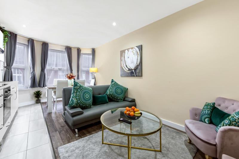 2 Bed Flat Zone 2 Overground Close Central London — комфортный отель в Лондоне