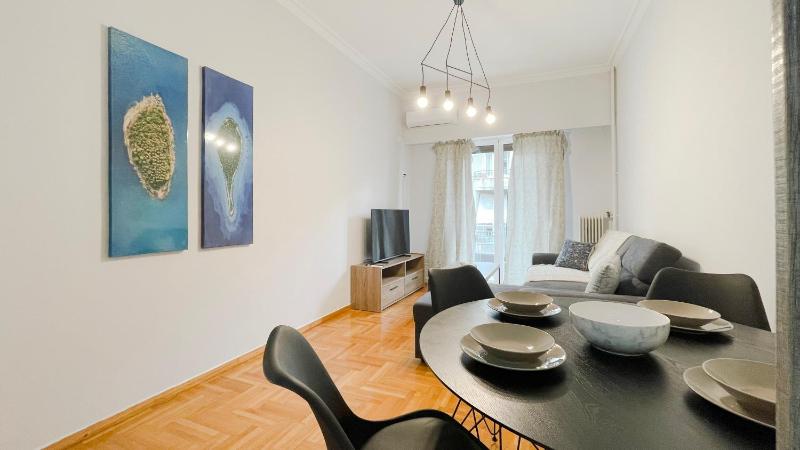Kodrigktonos Central 77sqm apt in Viktoria — отель с удобствами в Афины