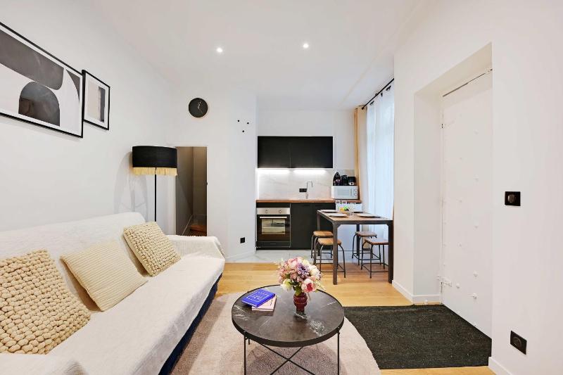 Lovely apartment in the heart of the grand boulevards — забронировать отель в Париже