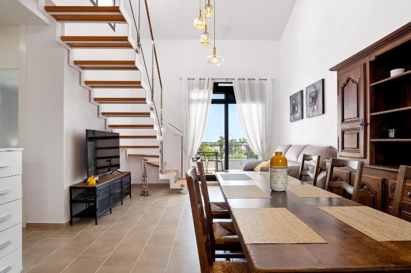CB Living - Cosy loft with terrace, Villamartin — забронировать отель в Аликанте