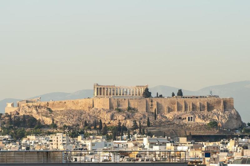 Duplex Acropolis View 2 Balconies — отель с удобным расположением в Афины