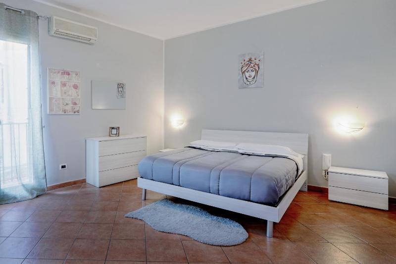 Цены на Casa di Molly Cozy Apartment near Via Roma в Палермо