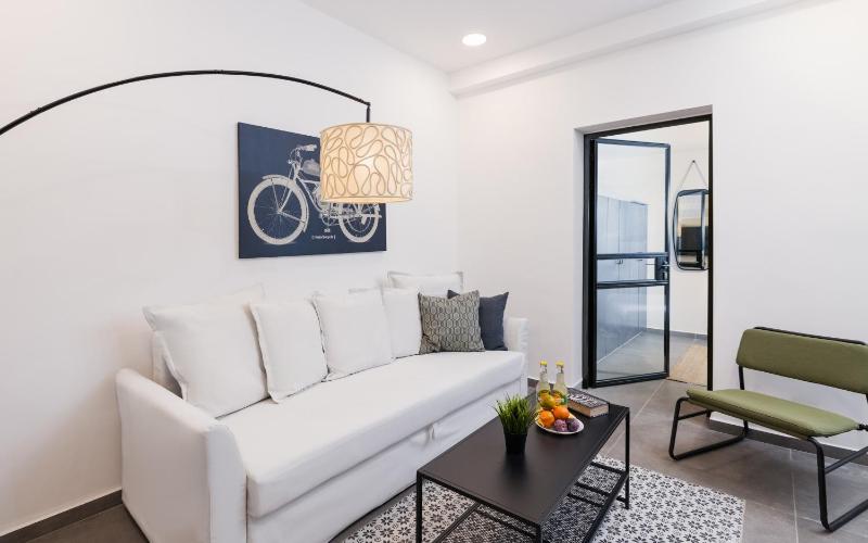 Цены на Modern Apt in City Center в Тель-Авиве