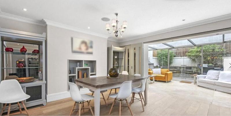 St Johns Wood 3 Bed Executive apartment — отель с удобным расположением в Лондоне