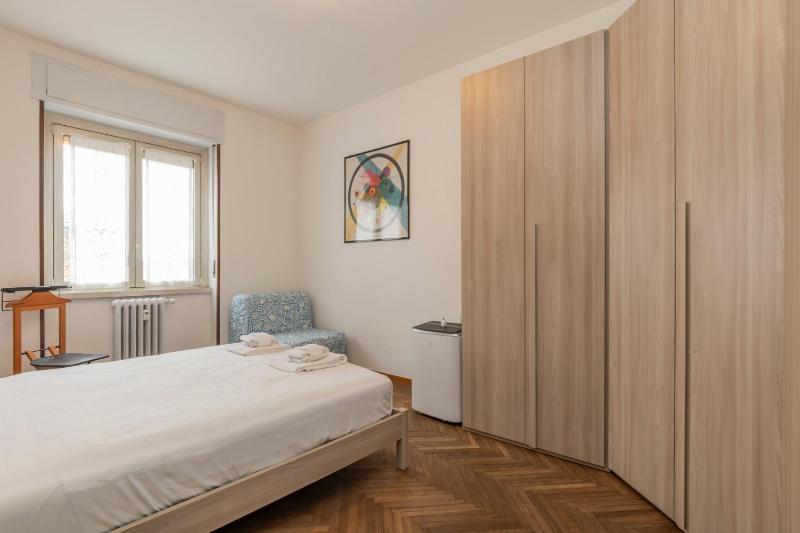 I Host Apartment - Giambellino 40 — отель с удобствами в Милане