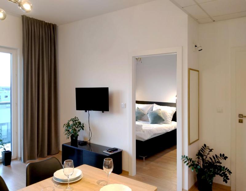Apartament 9, z oddzielna sypialnia! — отель с удобным расположением в Варшаве