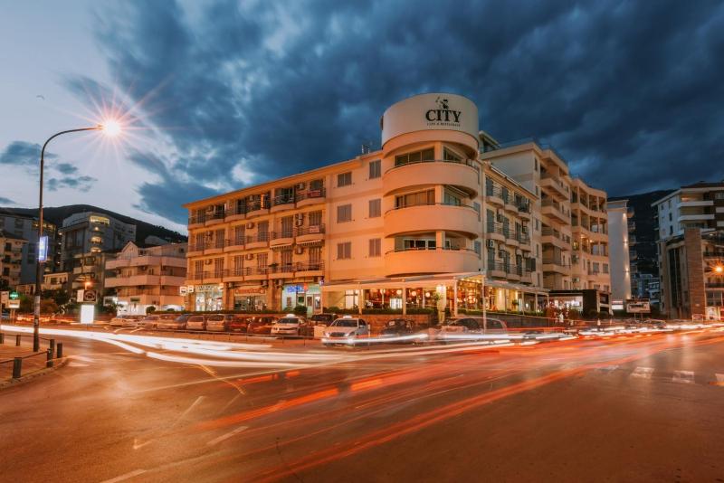 White Bear Budva — отель с удобным расположением в Будва