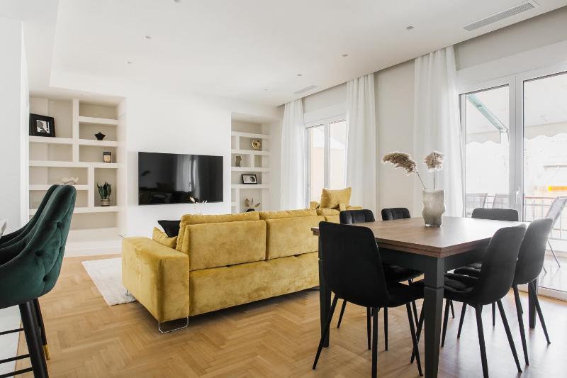Цены на Spectacular 3BR Apartment in Pangrati by UPSTREET в Афины