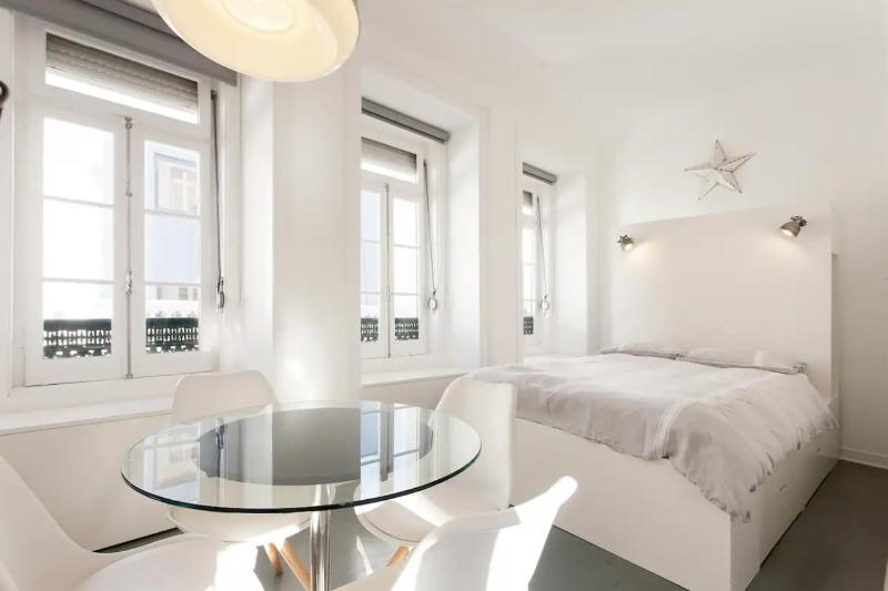 Цены на WHome Chic Studio located in Lisbon Historic Centre в Лиссабоне
