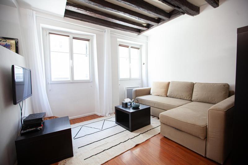 The Bastille Day apartment — отель с удобным расположением в Париже