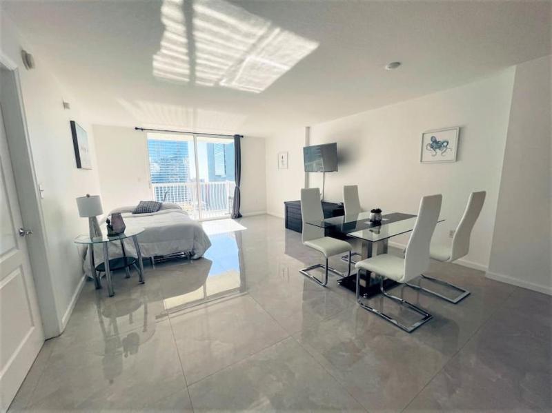 Airbnb-friendly Balcony Brickell Condo with parking — отель в Майами, Соединенные Штаты Америки