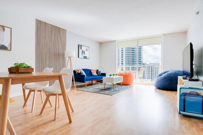 Ocean and City Views Lux Miami Brickell Condo Sleeps 4, King Bed — отель в Майами, Соединенные Штаты Америки