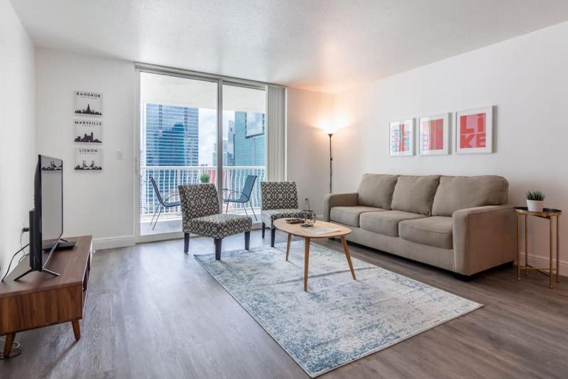 Super Cool 1BR Apartment in Brickell with Parking — забронировать отель в Майами