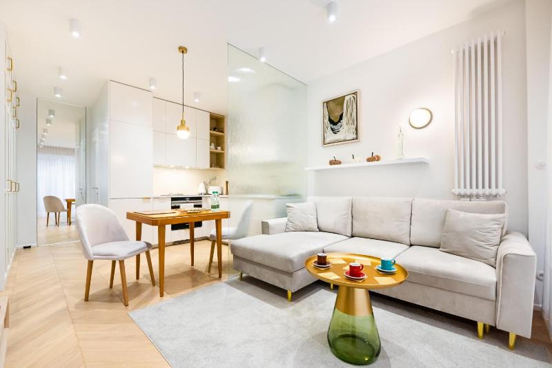 EKO PARK Abdank White Apartment — отель в Варшаве, Польша