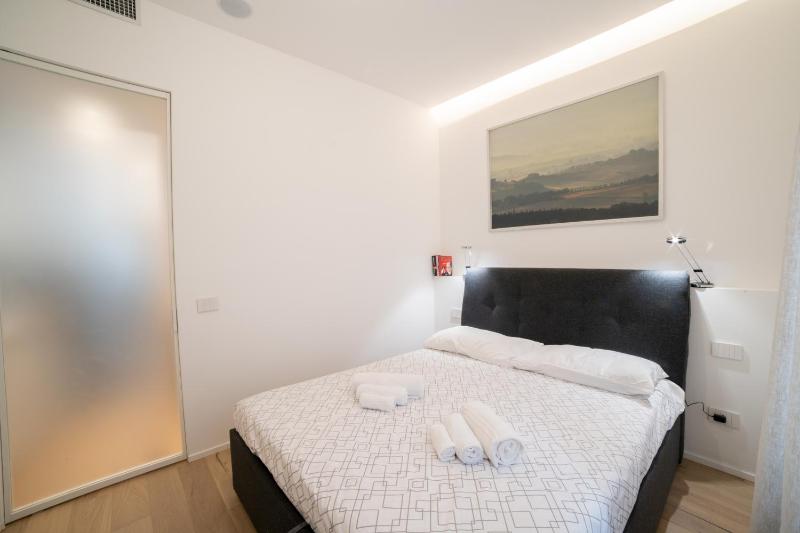 Navigli-Centro-Universita, Amazing New Apartment — забронировать отель в Милане