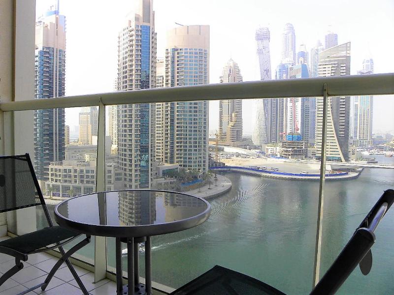 1BR with Balcony & Stunning Marina View - MVT — отель с удобствами в Дубае