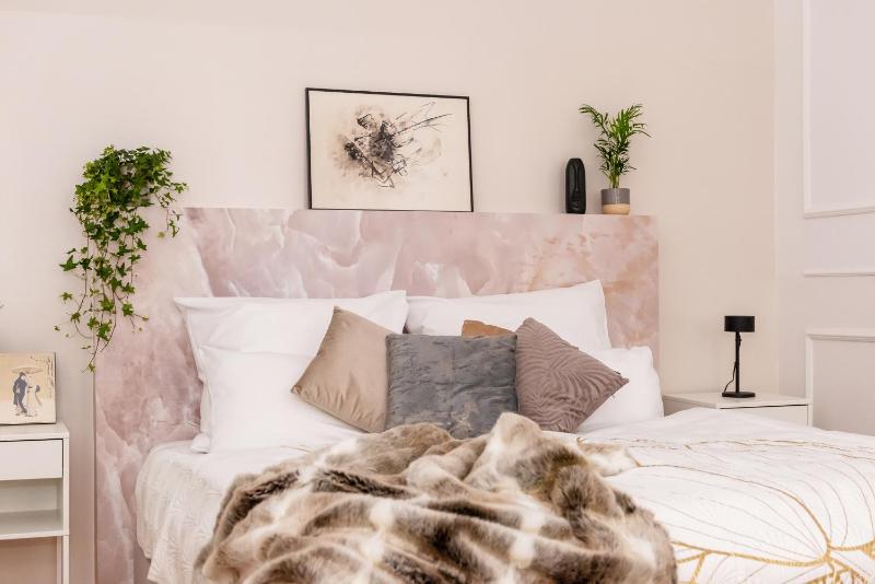 90sqm 2BR Biz LOFT - 5min Central Station — отель с удобным расположением в Берлине