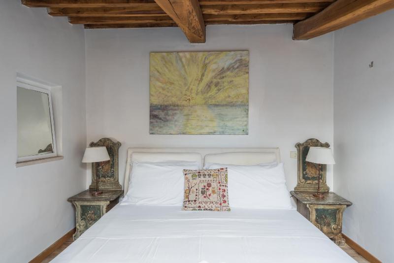 Cozy Wooden APT in Piazza NAVONA — комфортный отель в Риме